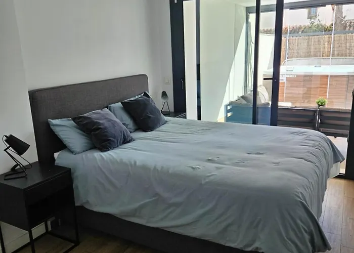 1 Chambre, Grande Terrasse, Jacuzzi Privé *